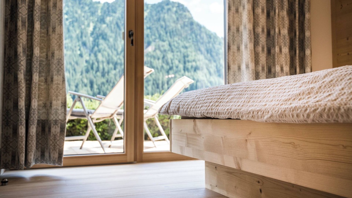 Bulla Apartment | Holiday Apartment “Arbea - Orde” with Mountain View, Wi-Fi & Garden