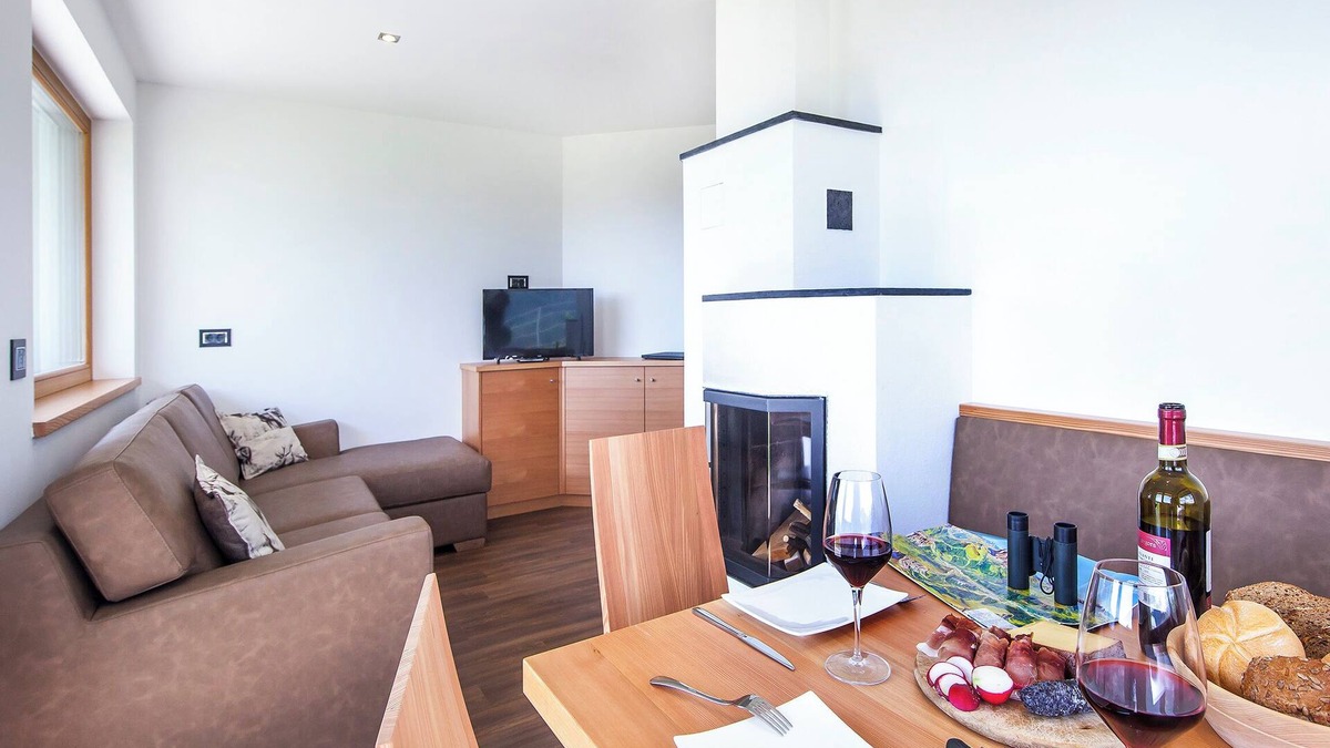 Laion Apartment | Holiday Apartment 'Avea App 1-2 Personen' with Mountain View and Garden