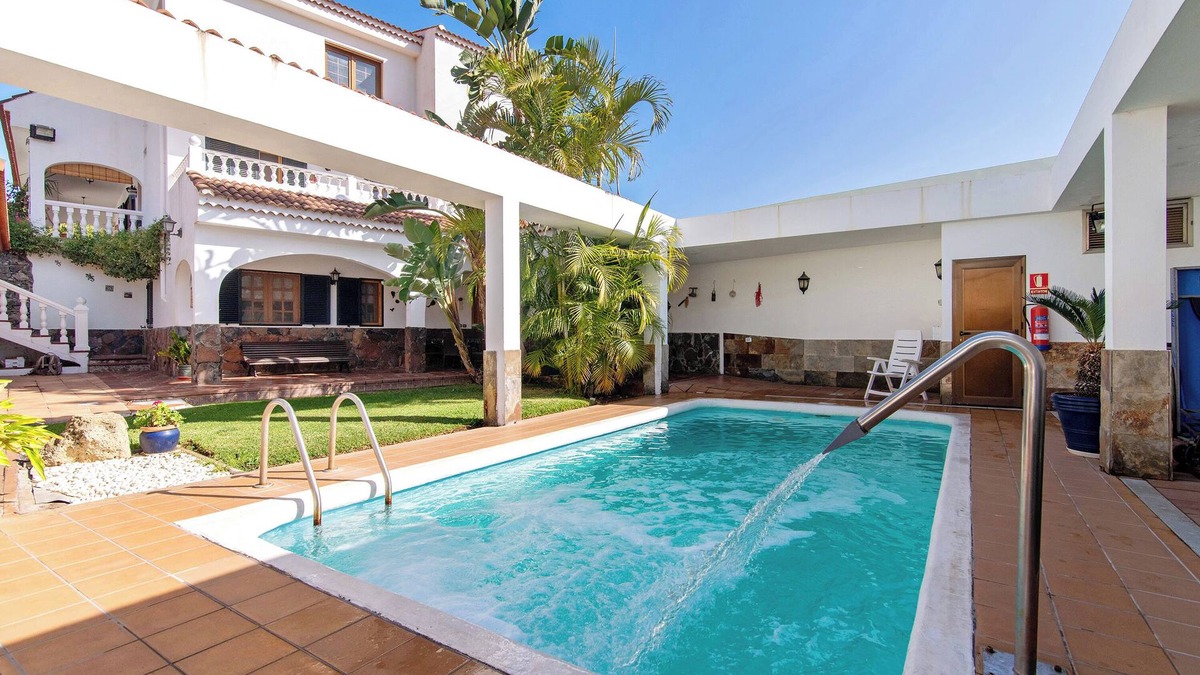 Valsequillo de Gran Canaria Apartment | Holiday Apartment 'Bonita Casa Para El Relax' with Mountain Views, Pool and Wi-Fi