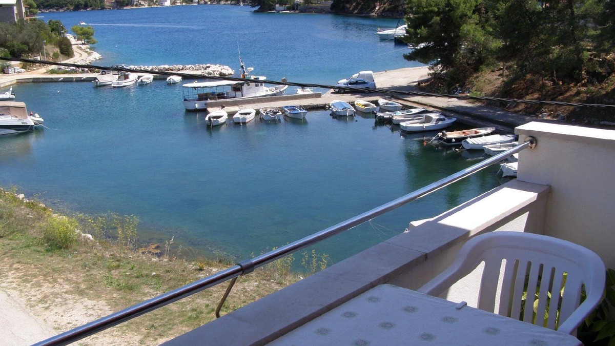Brbinj House | Holiday apartment Brbinj for 1 - 4 persons with 2 bedrooms - Holiday house
