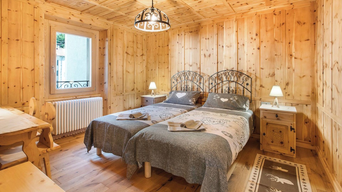 Isolaccia Apartment | Holiday Apartment "Casa Cecilia tra Bormio e Livigno" with Mountain View & Balcony