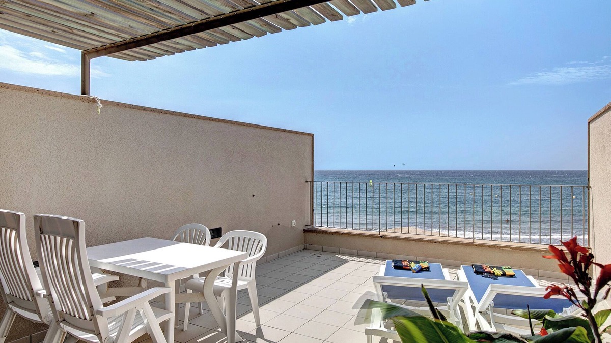 El Medano Apartment | Holiday Apartment 'Casa Médano 20 By Médano Rentals' with Sea Views, Terrace and Wi-Fi