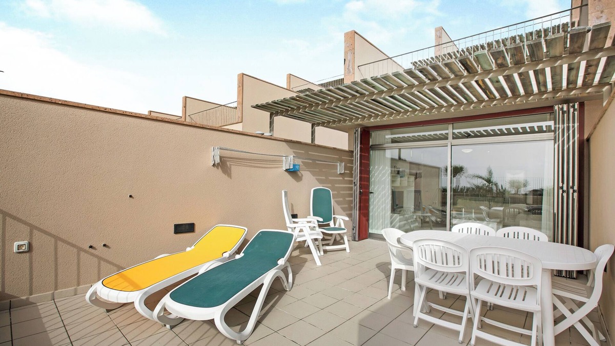 El Medano Apartment | Holiday Apartment 'Casa Médano 3 By Médano Rentals' with Sea View, Terrace and Wi-Fi