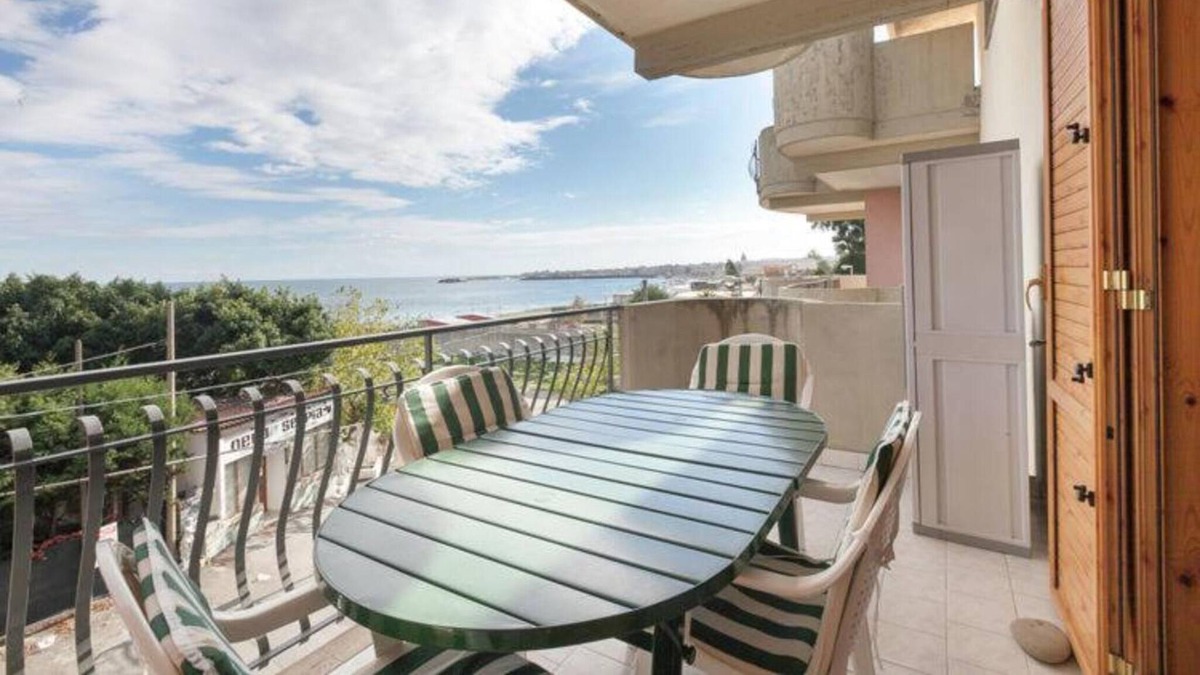 Sant'Anna Apartment | Holiday Apartment "Casa Melania" with Sea View, Balcony & Wi-Fi
