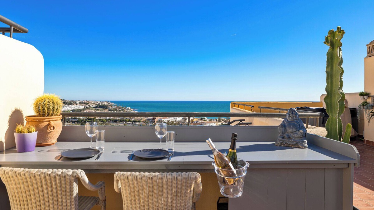 Mijas Apartment | Holiday Apartment 'Casa Rosado' with Sea View, Pool & Wi-Fi