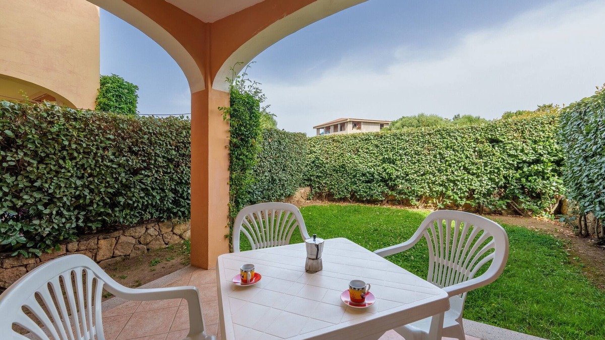 Murta Maria Apartment | Holiday Apartment "Casa Vacanze Limone" with Private Terrace, Private Garden & A/C