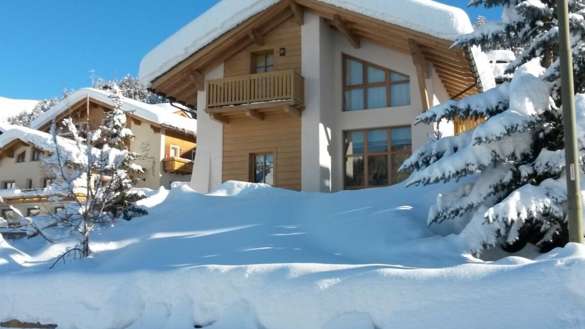 Teola Apartment | Holiday Apartment Chalet Monteneve Neve with Mountain View, Shared Garden & Wi-Fi