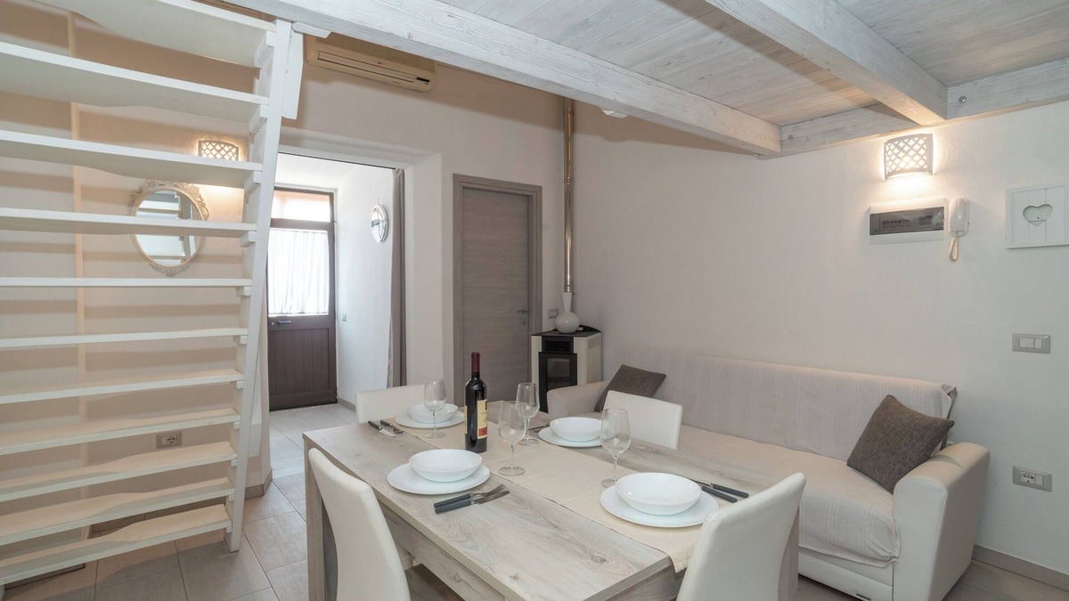 Olbia Apartment | Holiday apartment ‘Claudias House’ with Wi-Fi, Air Conditioning & Balcony