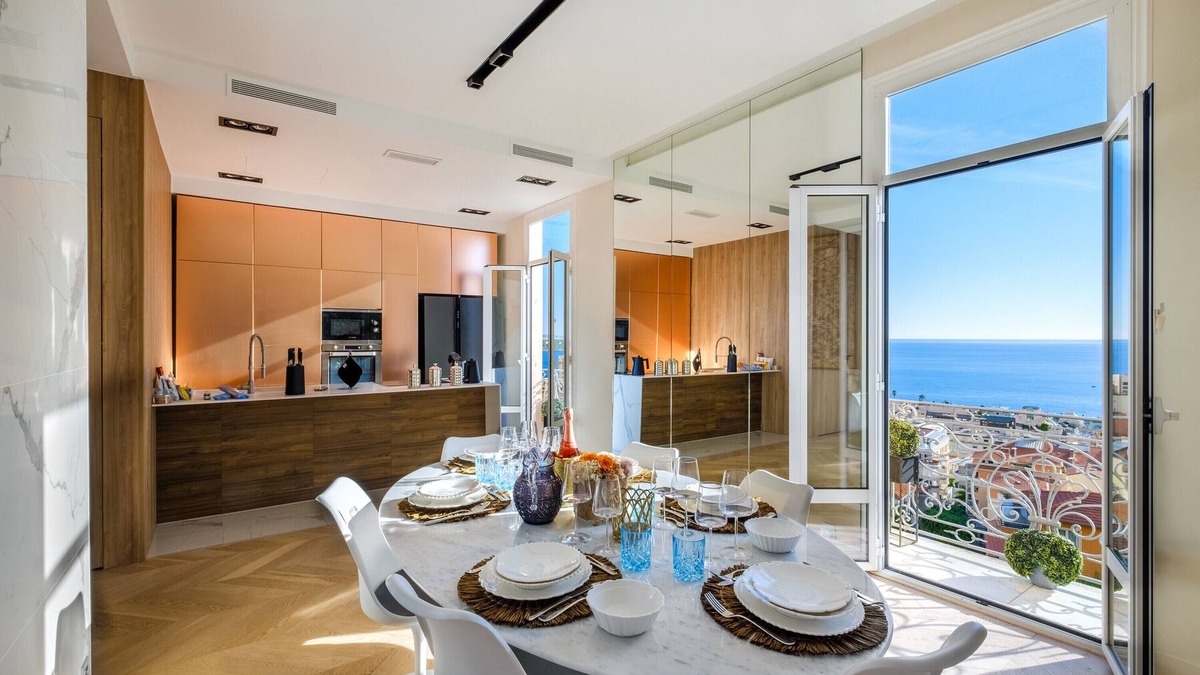 Beausoleil Apartment | Holiday Apartment 'De luxe Bluesky' with Terrace, Balcony & Wi-Fi