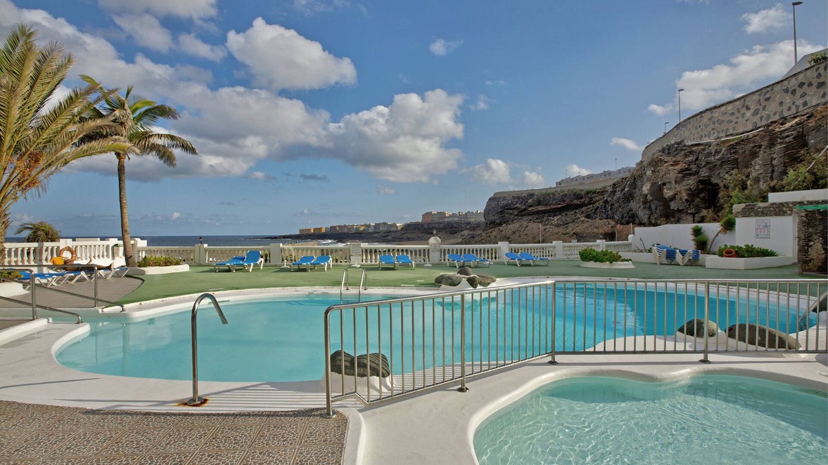 La Garita Apartment | Holiday Apartment Disfruta mi casa del mar by Beach with Shared Pool & Wi-Fi