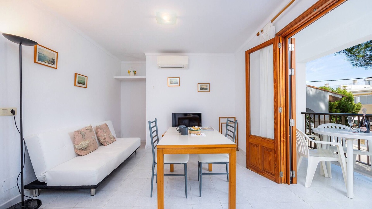 Cala Agulla Apartment | Holiday Apartment "Mhm 3" with Balcony & Wi-Fi