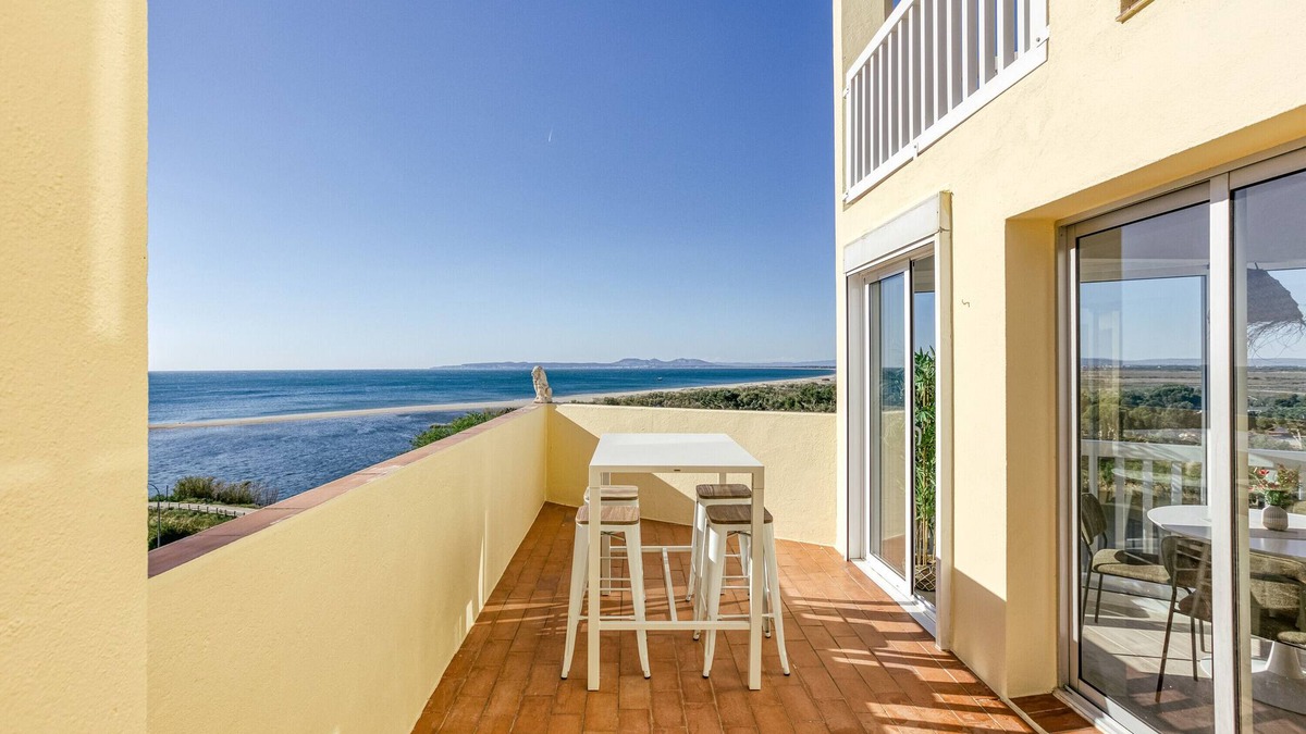 Empuriabrava Apartment | Holiday Apartment "Empuriavida" with Sea View, Private Terrace & Wi-Fi