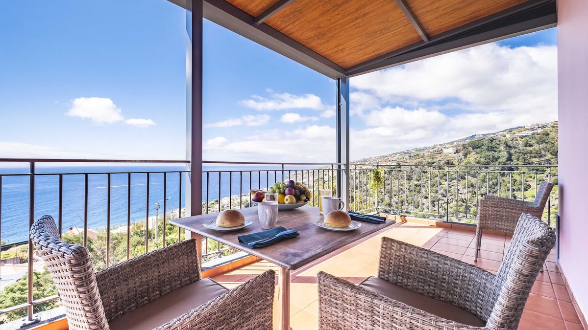 Santa Cruz Apartment | Holiday apartment- Excellent sea and mountain views with large terrace