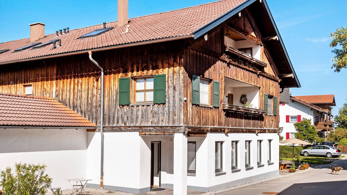 Rosshaupten Apartment | Holiday Apartment Götz, Accessible with Private Terrace.