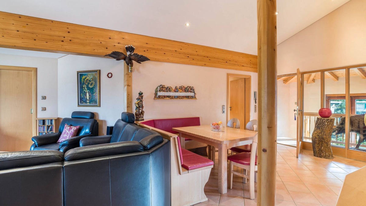 Lauf Apartment | Holiday Apartment 'Haus Am Bächel' with Balcony and Wi-Fi