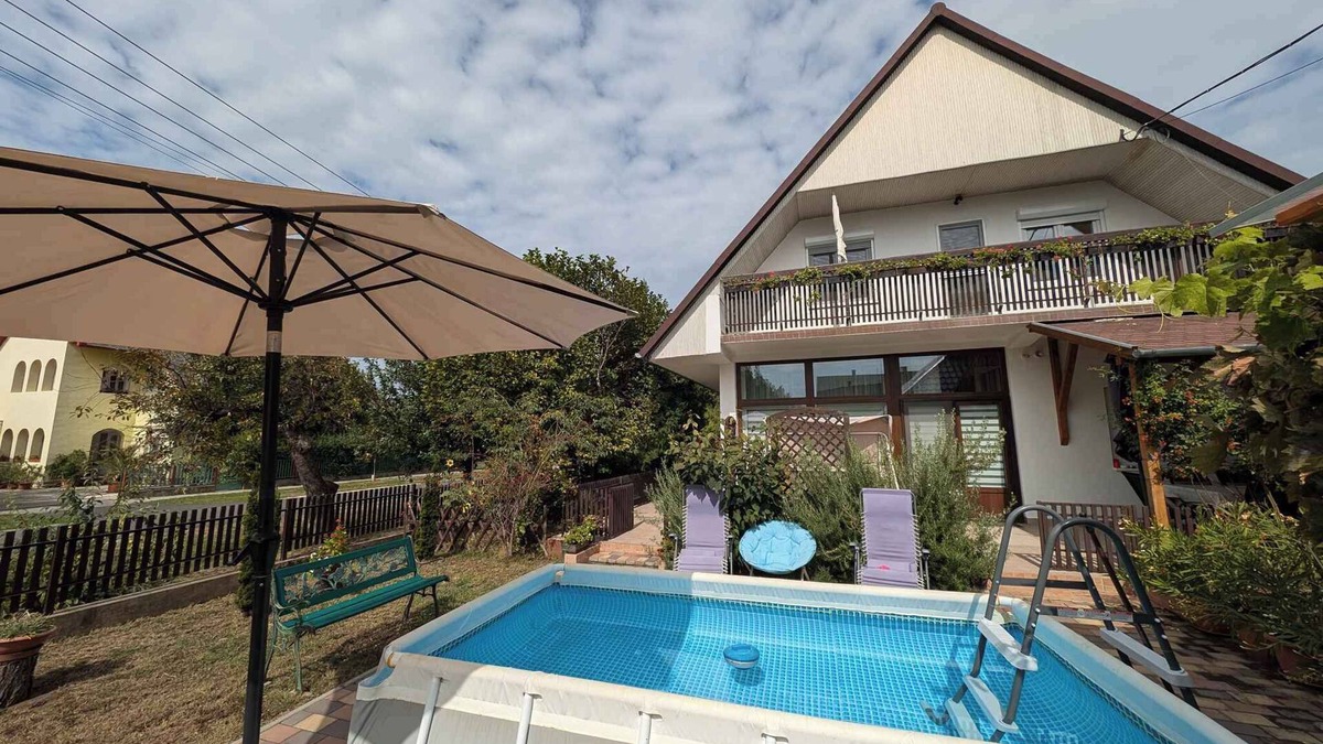 Balatonboglar Apartment | Holiday apartment with outdoor pool, terrace and Wi-Fi
