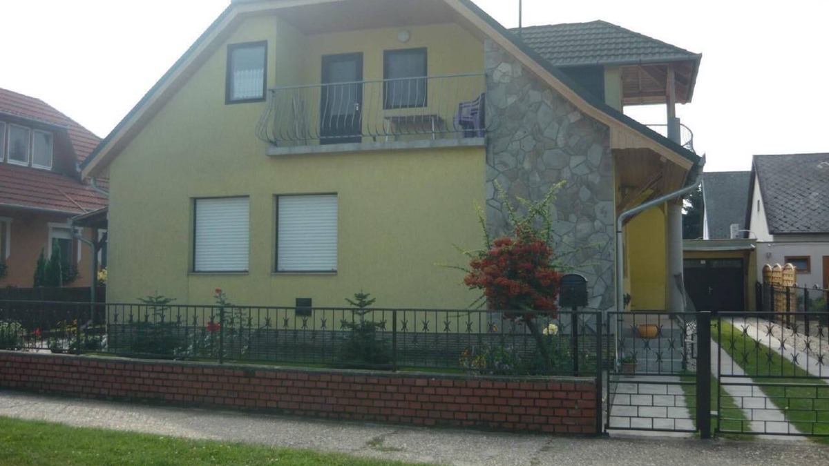 Balatonboglar Apartment | Holiday apartment Balatonboglár for 4 persons with 3 bedrooms - Holiday apartment in one or multi-fa