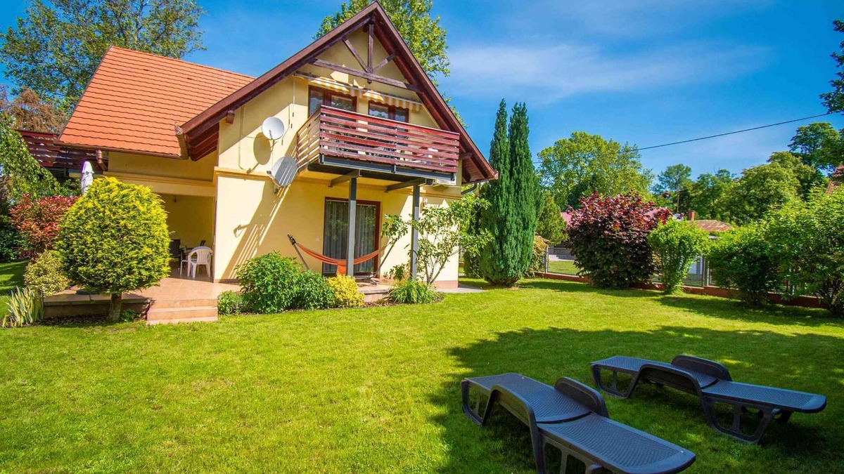 Balatonlelle Apartment | Holiday apartment 500 metres from the beach