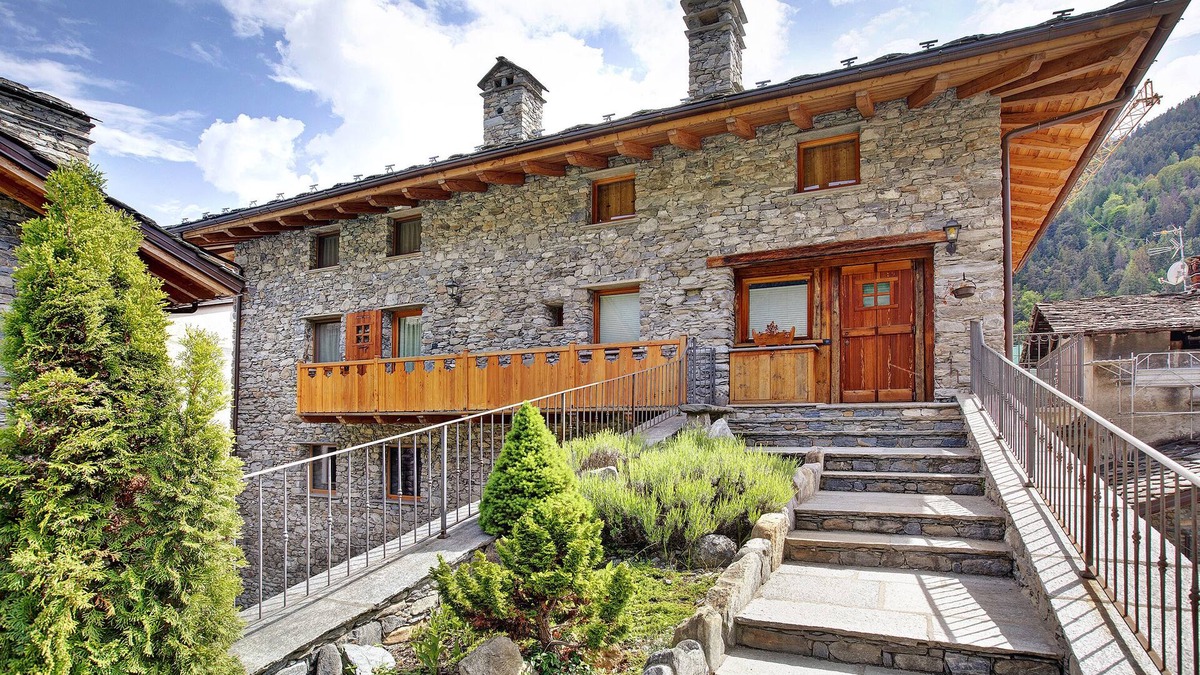 Morgex Apartment | Holiday Apartment "Il Cuore Della Valdigne" with Mountain View, Balcony & Wi-Fi