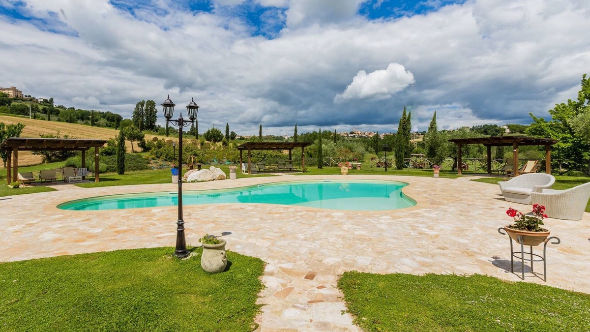 Mondavio Apartment | Holiday apartment in Agriturismo Tiziana with large pool in Mondavio, 20 km from the sea