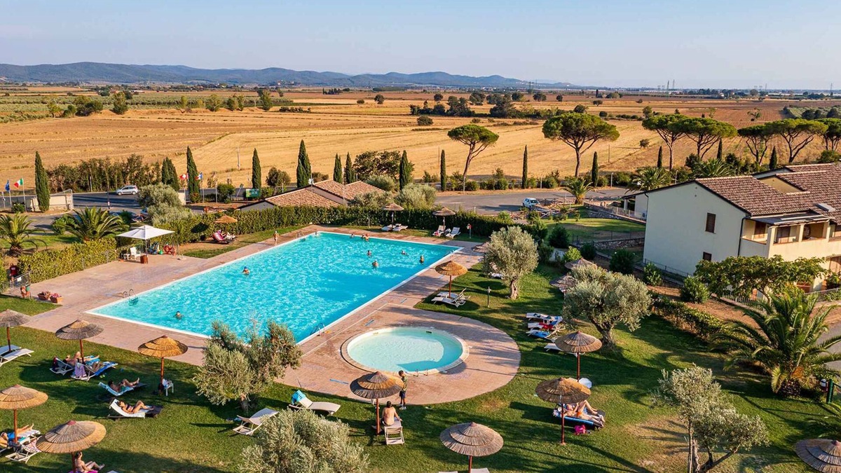 Suvereto Apartment | Holiday apartment in a residence with pool and green area