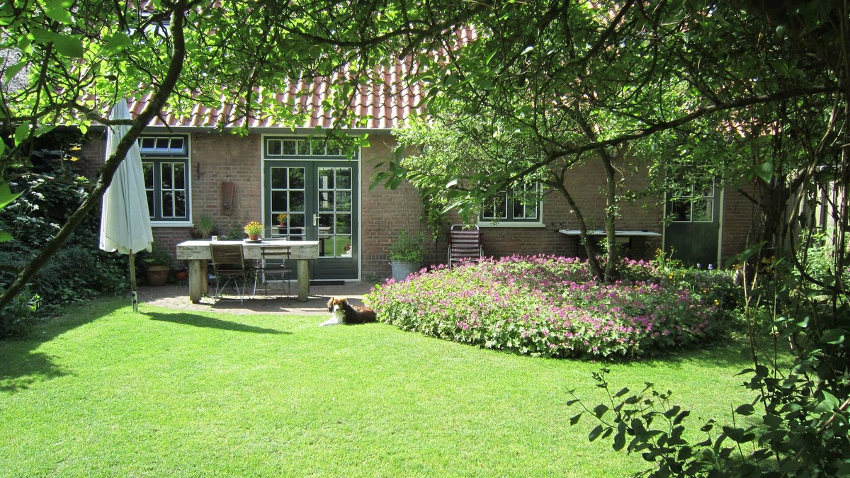Groet Apartment | Holiday apartment in a large garden, in a tiny village close to beach and dunes