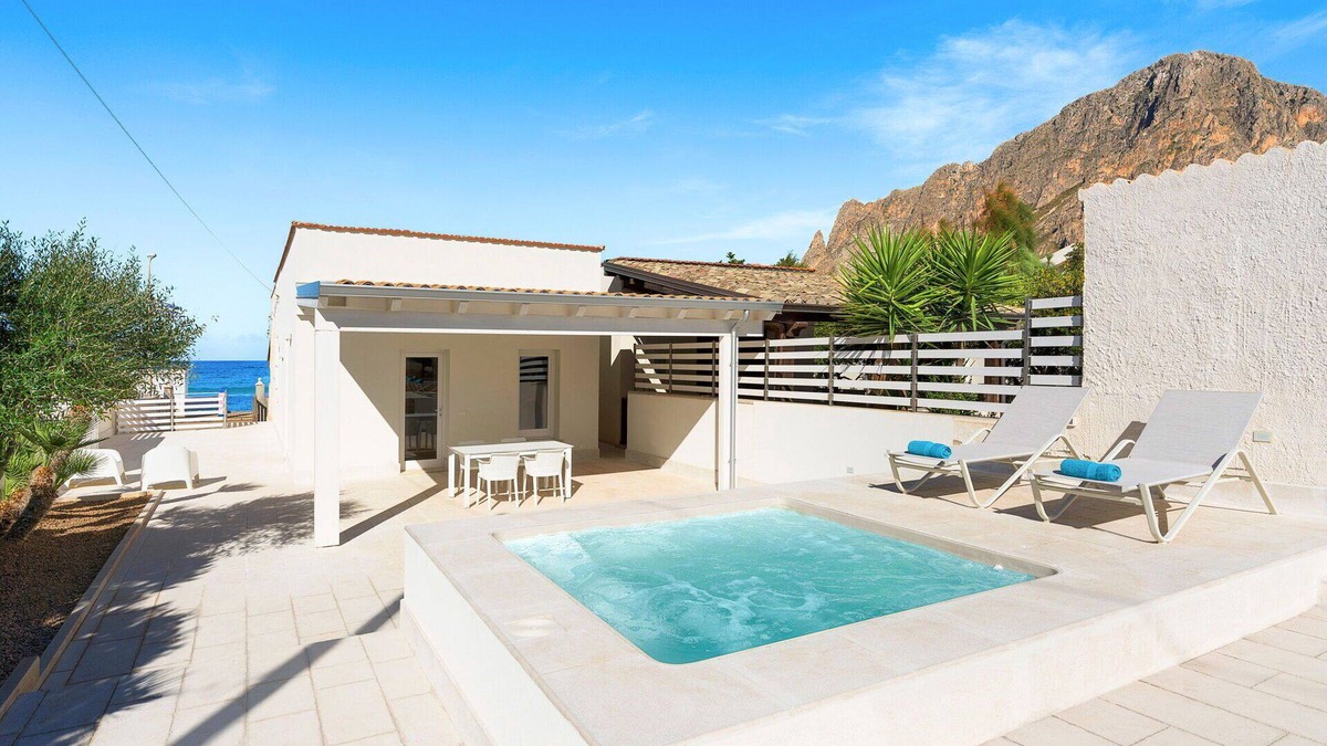 Custonaci Apartment | Holiday Apartment in Cornino with 2 bedrooms sleeps 3