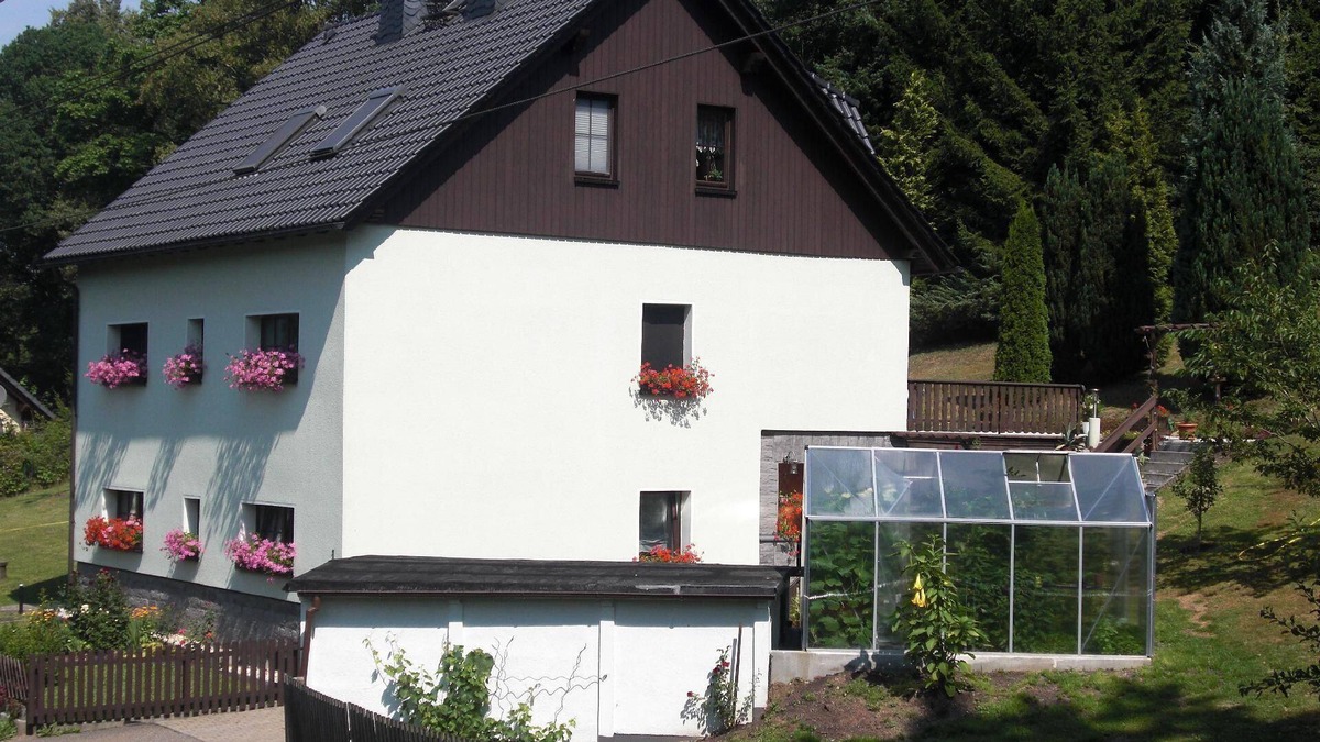 Stollberg/Erzgeb. Apartment | Holiday Apartment in Stollberg with Little Terrace