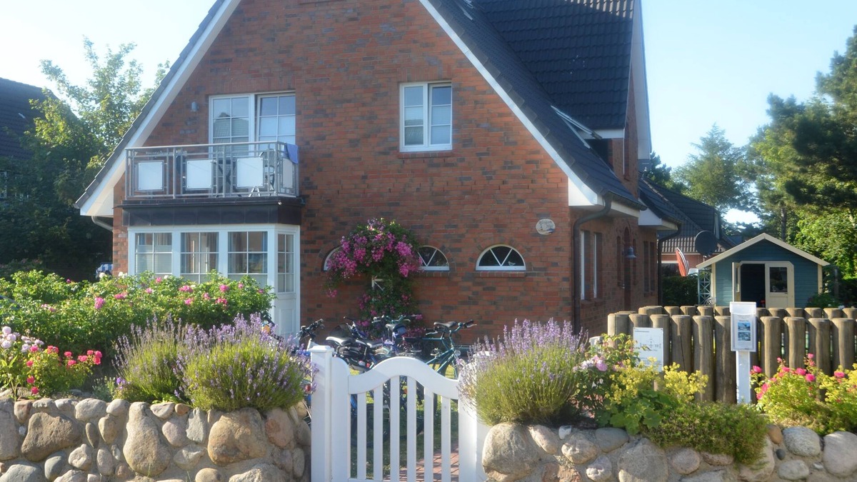 Norddorf Apartment | Holiday apartment in Norddorf with 3 bedrooms for a maximum of 5 people on two levels.