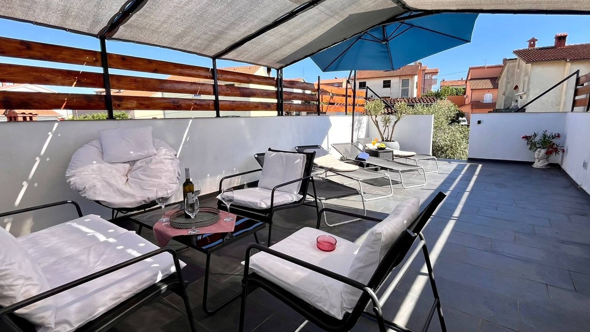 Gregovica Apartment | Holiday apartment in Pula, big roof balcony and garden, pet friendly