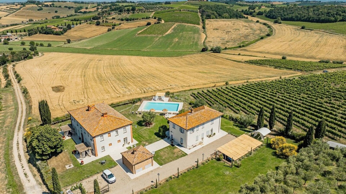 Valiano Apartment | Holiday Apartment "Rose" with Shared Pool, Shared Garden & Wi-Fi