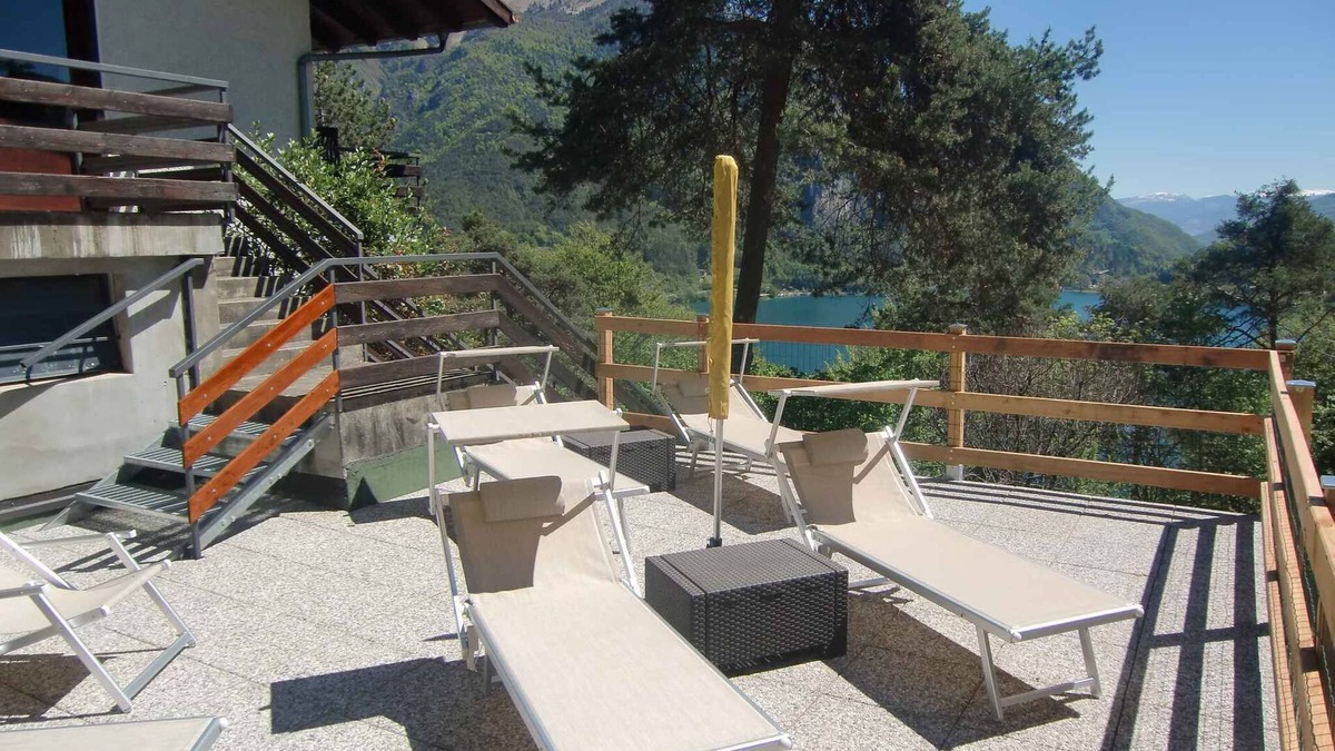 Val Maria-Pur Apartment | Holiday apartment with shared solarium with stunning lake views