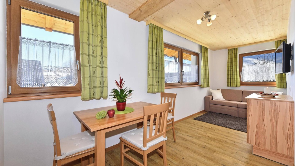 Racines Apartment | Holiday Apartment "Joselehof Enzian" with Mountain View, Wi-Fi & Garden