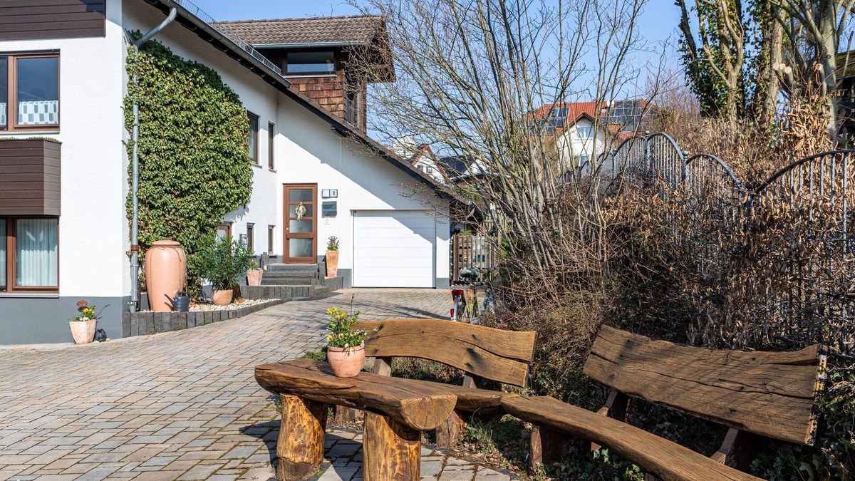 Kirchheim Apartment | Holiday Apartment "Kirchheim" with Private Terrace, Private Garden and Wi-Fi