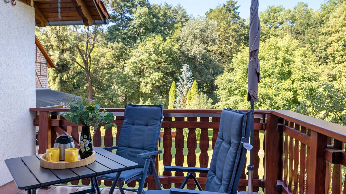 Plaue Apartment | Holiday Apartment "Kleinbreitenbach" with Private Garden, Balcony & Wi-Fi