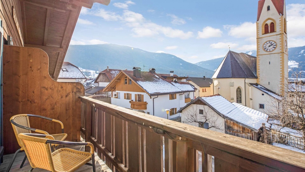 Valdaora di Sopra Apartment | Holiday Apartment “Kruma - Bankl 2” with Mountain View, Wi-Fi & Balcony