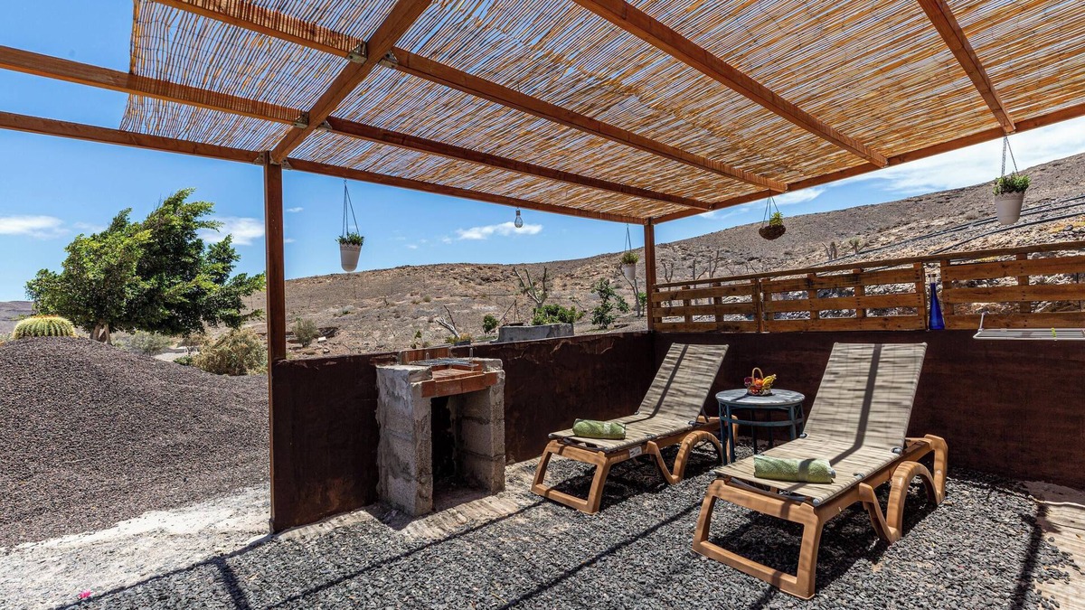 Tuineje Apartment | Holiday Apartment "La Fortaleza - Casa La Fuentita - Adults Only" with Mountain View