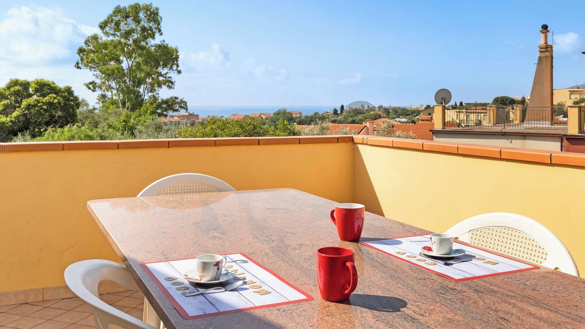Ceriale Apartment | Holiday Apartment "La Casa di Lady" with Sea View, Terrace & Wi-Fi