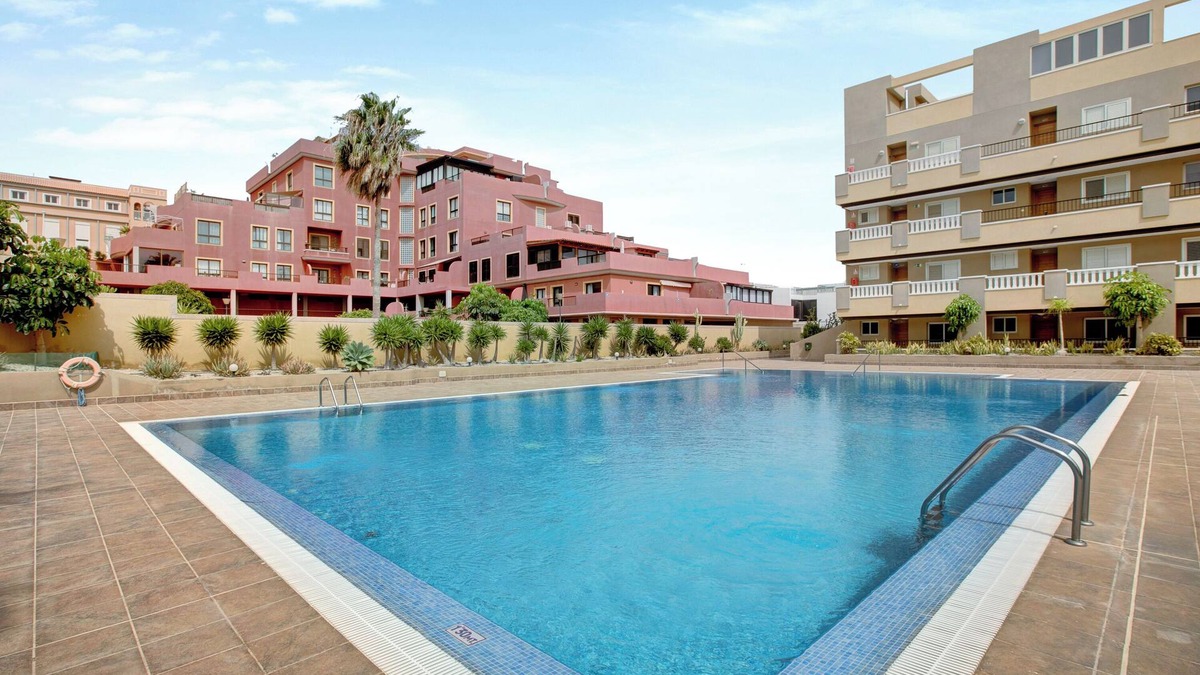 El Medano Apartment | Holiday Apartment 'La Perla D22 By Médano Rentals' with Shared Pool, Balcony and Wi-Fi