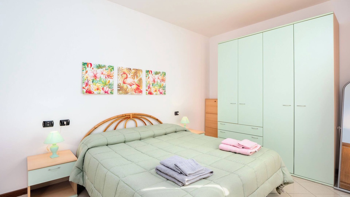 Olbia City Centre Apartment | Holiday Apartment "Le Piramidi" with Wi-Fi & Balcony