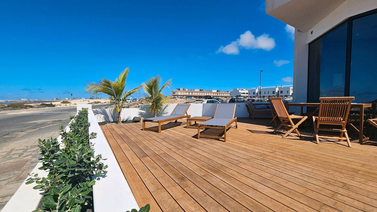 El Cotillo Apartment | Holiday Apartment 'Maar Suites Cotillo 1 - Seafront' with Sea View, Private Terrace and Wi-Fi