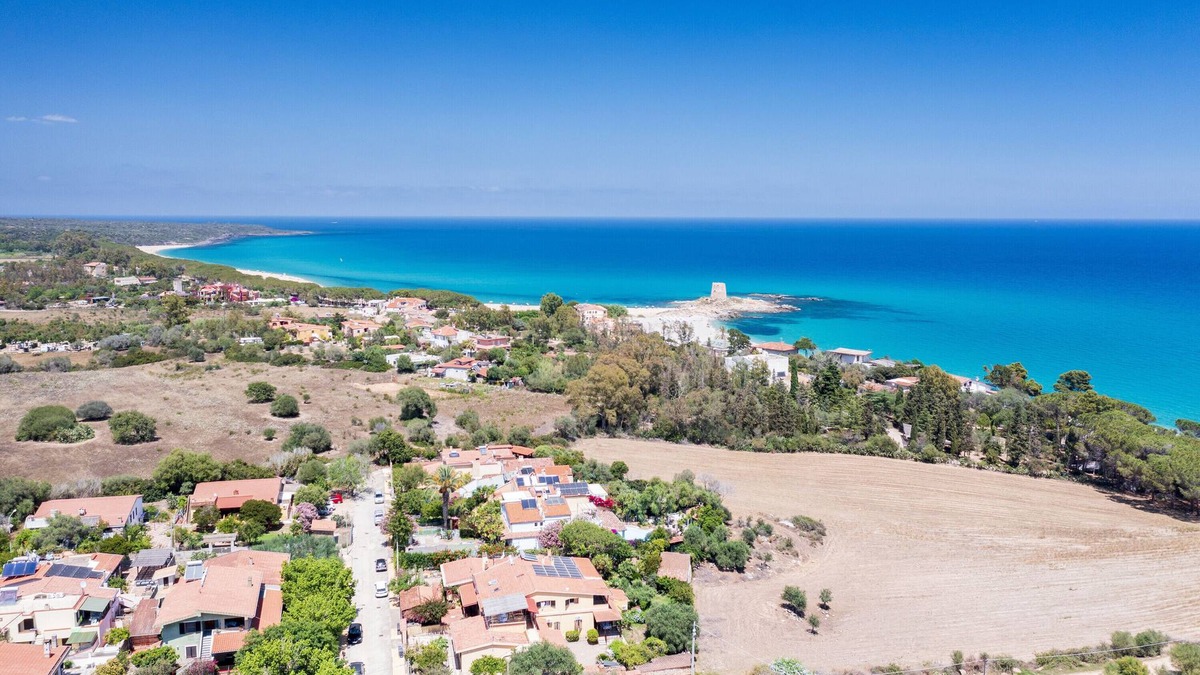 Torre di Bari Apartment | Holiday Apartment "Mansarda Monda" with Ventilators, Terrace & Sea View