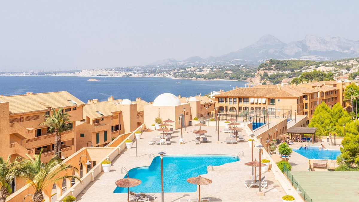 Pueblo Mascarat Apartment | Holiday Apartment "Magnificent Penthouse Alteamascarat" with Sea View, Pool & Wi-Fi