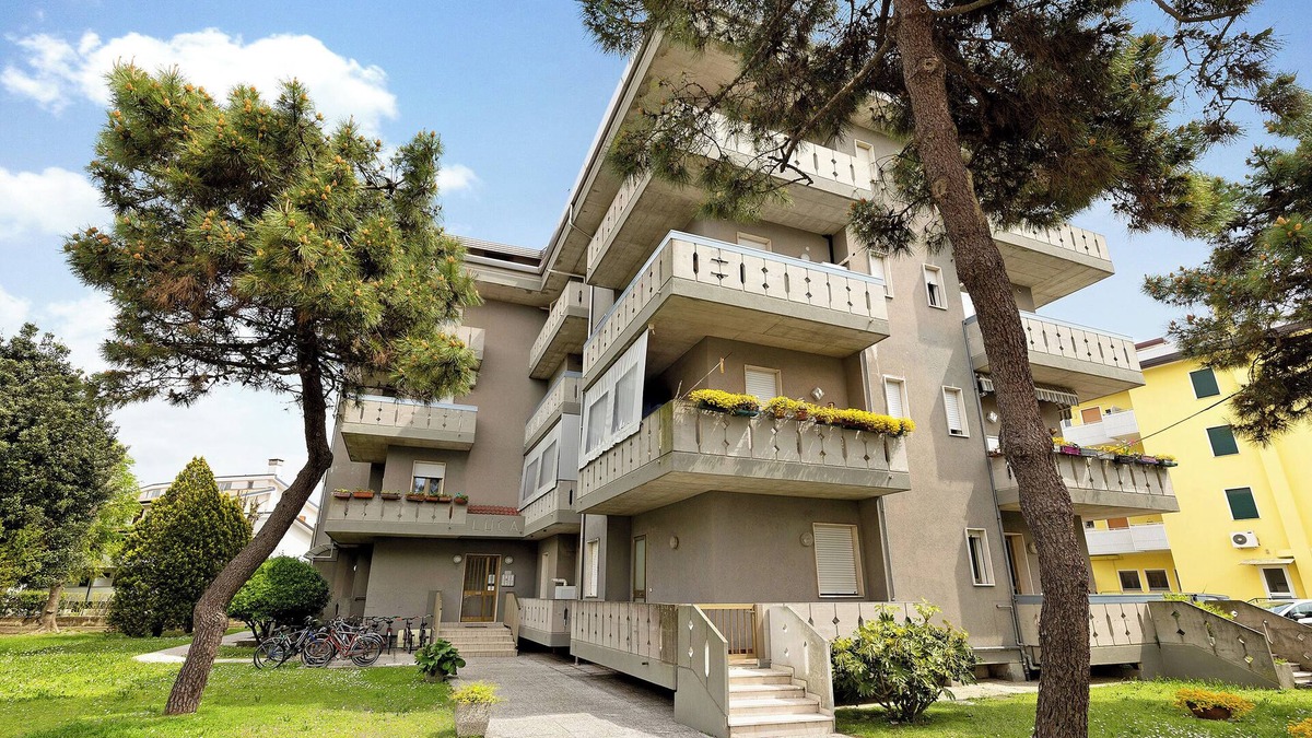Caorle Apartment | Holiday Apartment "Mansarda Di Ponente" near Beach with Shared Garden & A/C