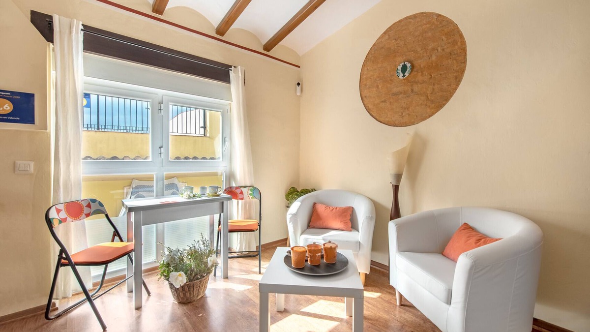 Ciutat Vella Apartment | Holiday Apartment "Mi Rinconcito En Valencia" with Private Terrace and Wi-Fi