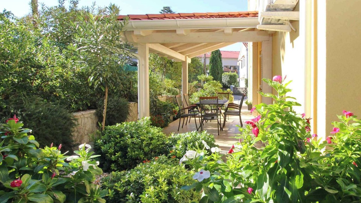 Baska Apartment | Holiday apartment mit Pool
