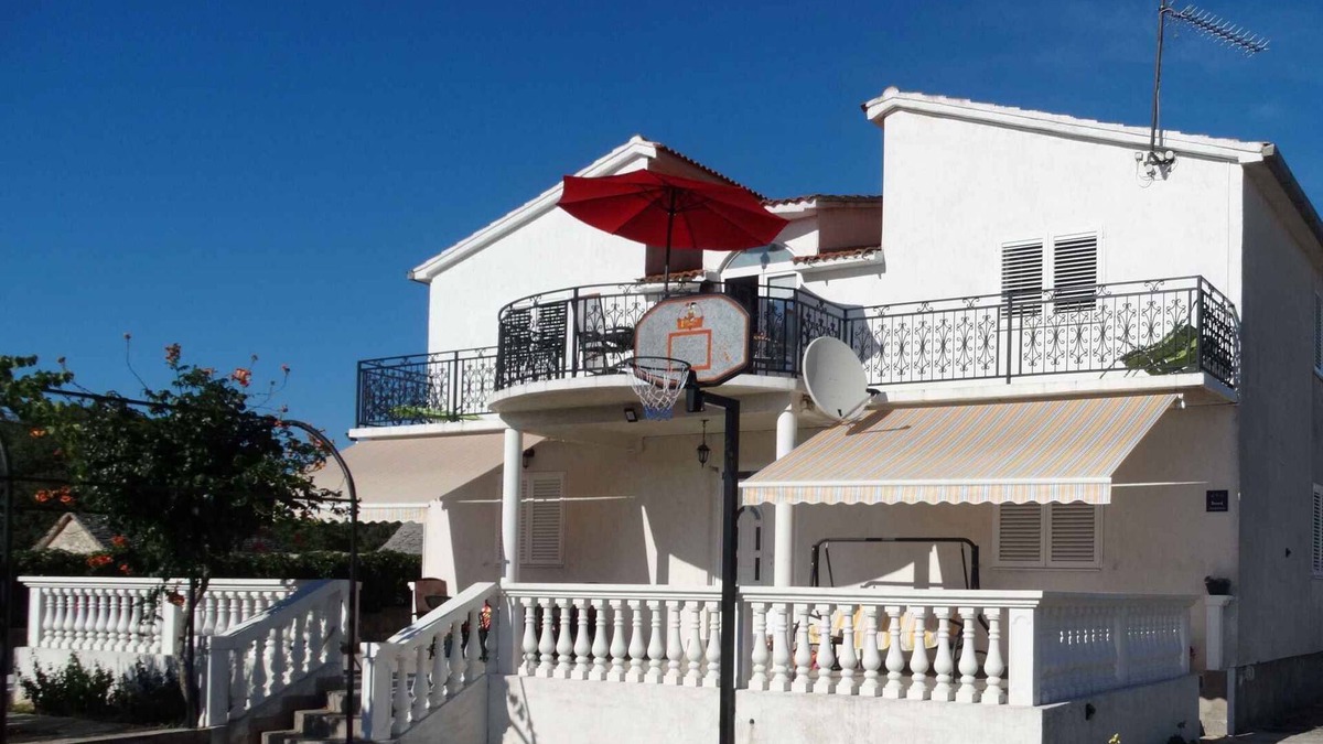 Primosten Burnji Apartment | Holiday apartment on the quiet
