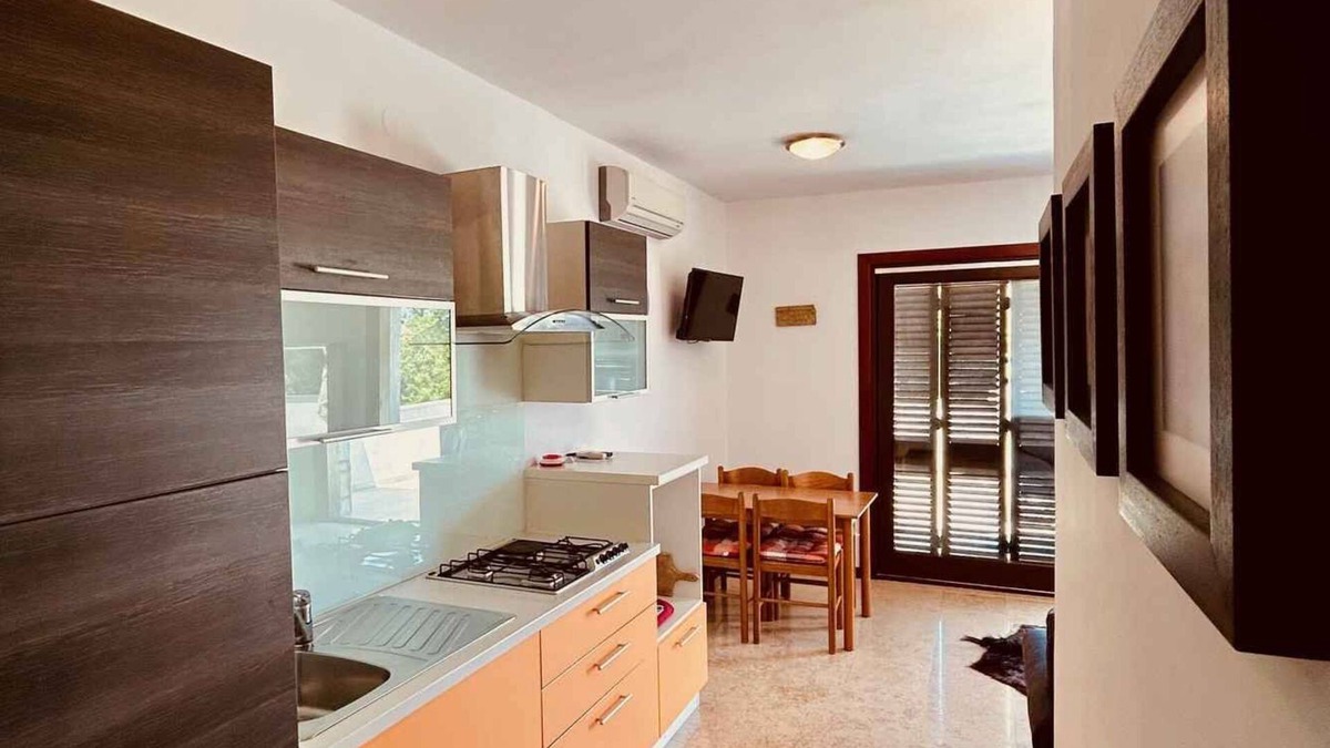 Klimno Apartment | Holiday apartment on the ground floor, air-conditioned, with a large beautiful terrace and sea views