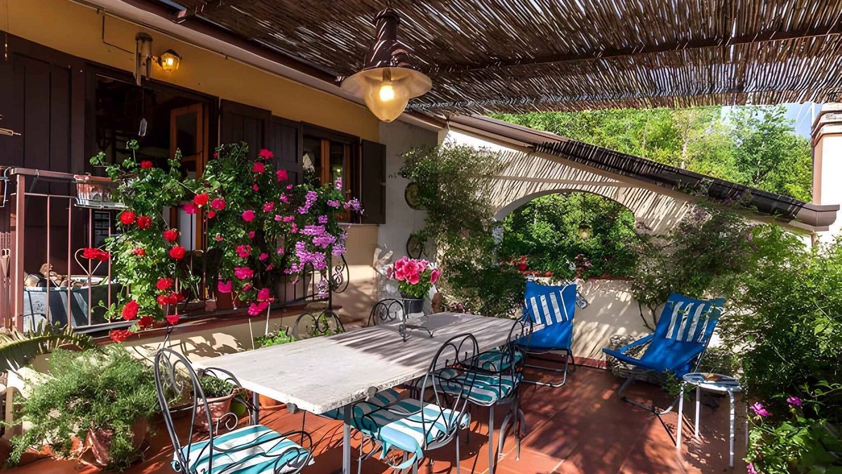 Formia Apartment | Holiday apartment on the first floor in a villa with sea views