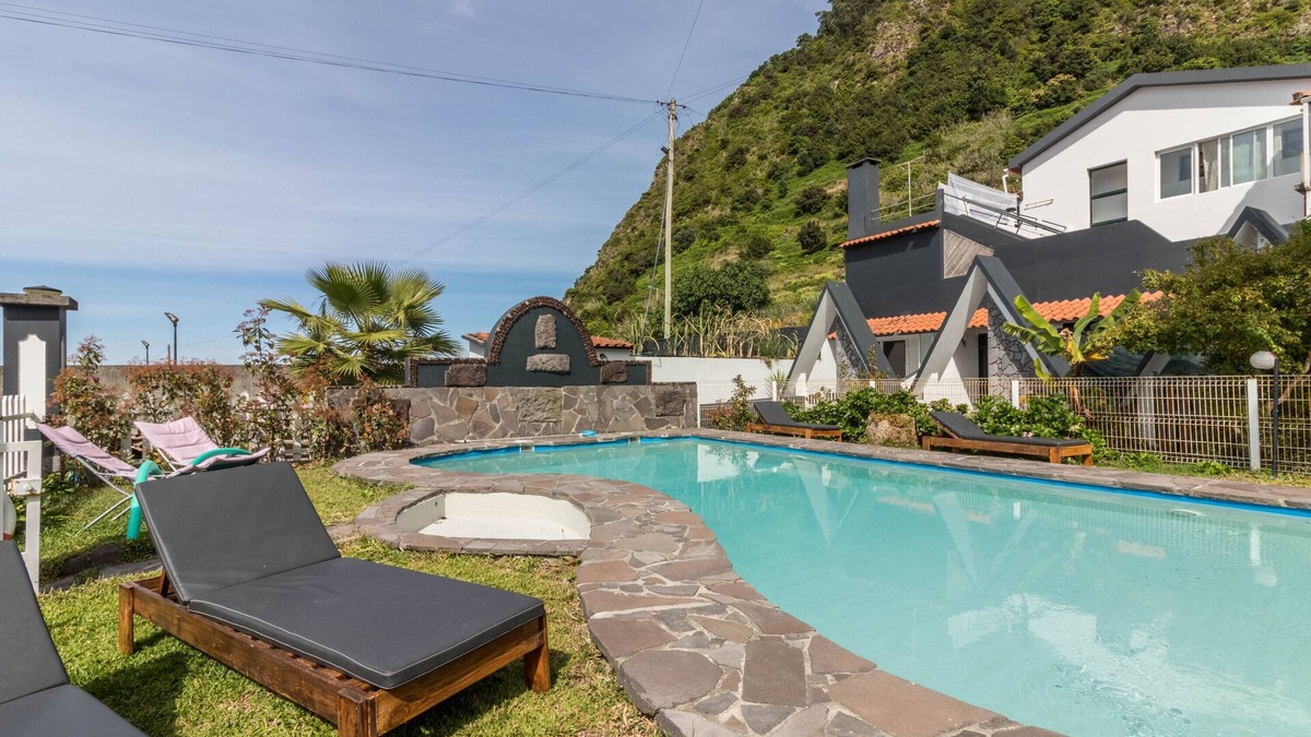 Ponta Delgada Apartment | Holiday Apartment 'Palmeira House - Fernandes Cottage' with Shared Pool and Wi-Fi